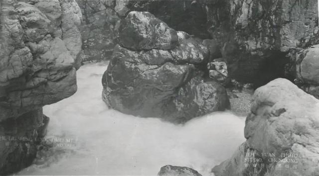 民国时期罕见的老照片：1937年的峨眉山，难怪它被选为蒲县菩萨的道观