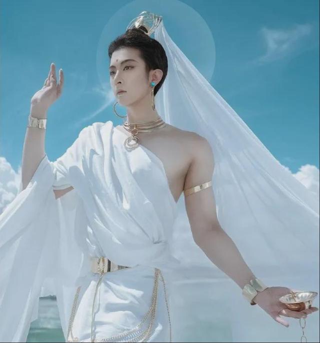 成都男孩cos敦煌菩萨,视频偷拍海外,印度人误以为他是好莱坞演员