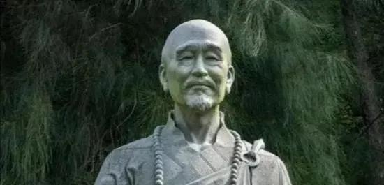 中国现代著名书法家、佛教大师弘一大师用楷书写了《心经》，以净化心灵