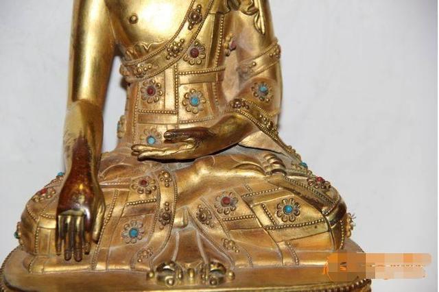 佛教七宝：金、银、玻璃、珊瑚、三叶、红珍珠、玛瑙、镀金佛像饰品是最贵的