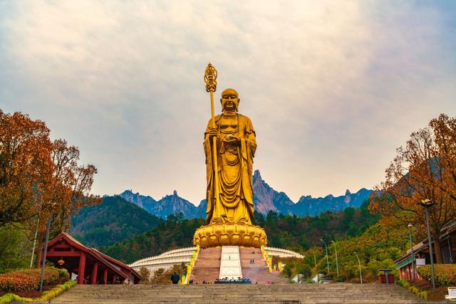藏王菩萨真正开悟的地方，四季美丽，山上有许多古庙