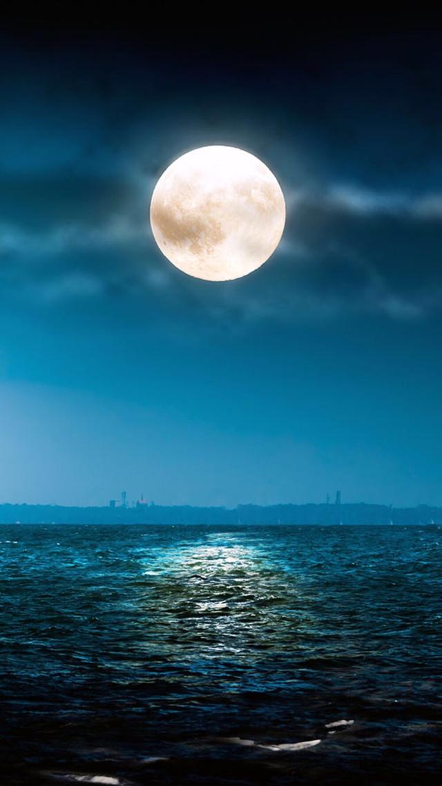 唐朝一位诗人僧侣的一首诗非常“疯狂”,他把明月比作自己的心,没有人能比得上最后七个字