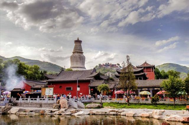 世界五大佛教圣地之一的避暑山庄，门票168元，位于山西忻州